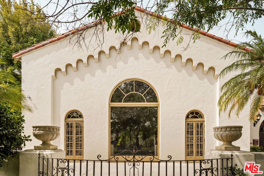 Photo of 217 S Hudson Avenue, Los Angeles, CA 90004 (MLS # 26743441)