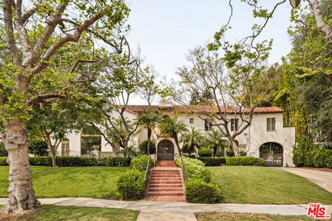 Photo of 217 S Hudson Avenue, Los Angeles, CA 90004 (MLS # 26743441)