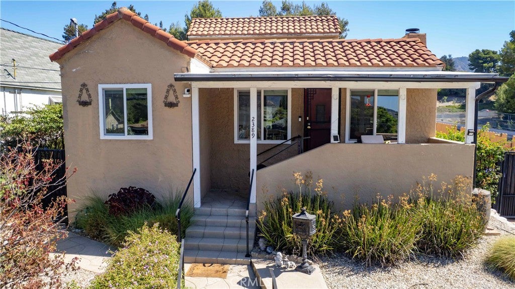 2389 Mayfield Ave, Montrose CA 91020