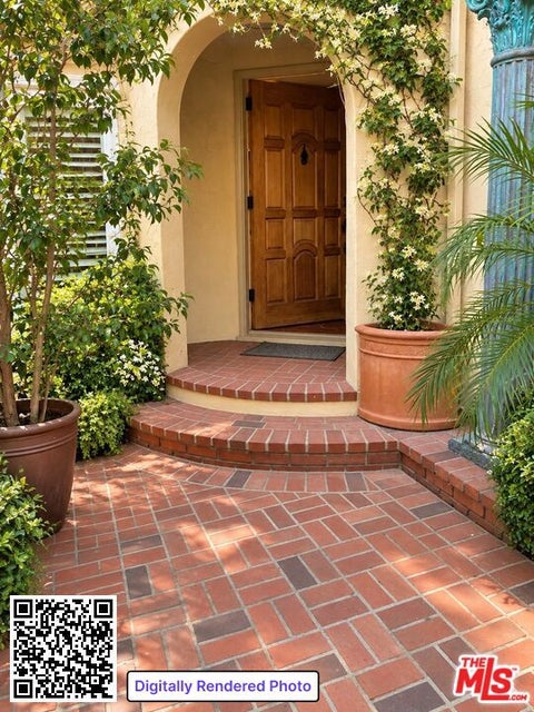 Photo of 10762 Ashton Avenue, Los Angeles, CA 90024 (MLS # 26998369)