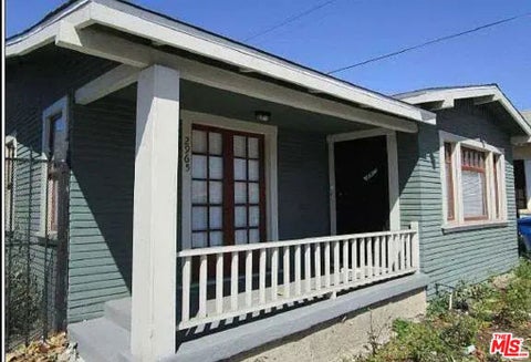 Photo of 2965 Arlington Avenue, Los Angeles, CA 90018 (MLS # 26860445)