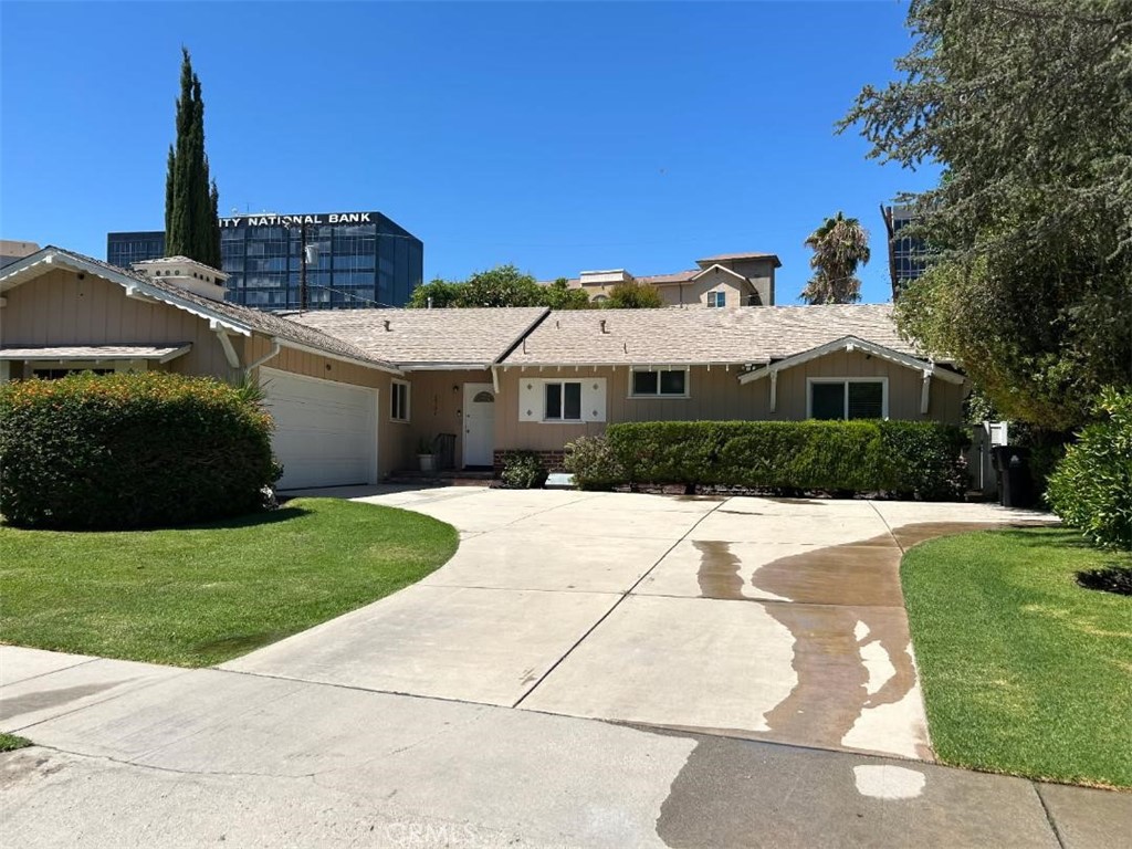 Lovely one story pool home South of Ventura Blvd. in the Lanai School district. The home has been updated to reflect today's taste with a large family kitchen with Corian counters and eat-in breakfast area. There is a large indoor laundry room with lots of storage. The two car garage has direct access to the home and there is additional off street parking. The neutral colors go with any decor. The covered patio enhances your summer enjoyment of the pool. It is located close to shopping and restaurants. The third bedroom makes an excellent den. Non smokers only.