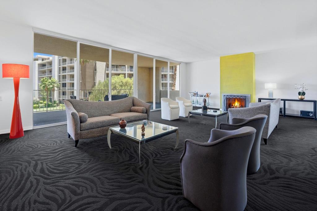 899 Island Drive 302