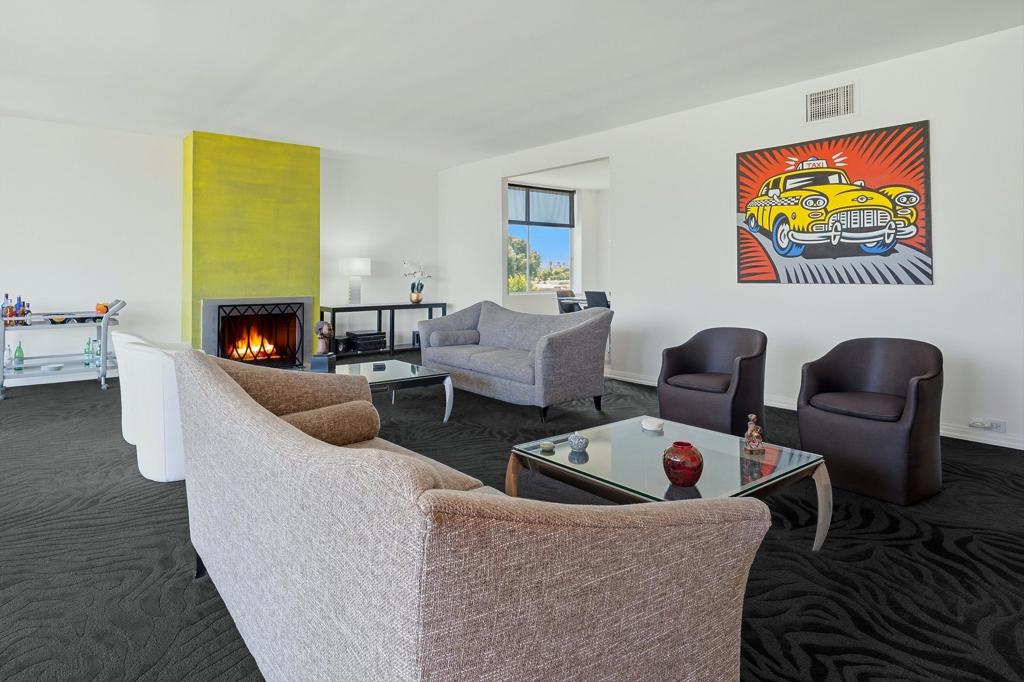 899 Island Drive 302