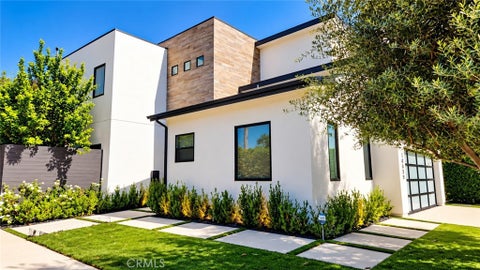 Photo of 14659 Mccormick Street, Sherman Oaks, CA 91411 (MLS # SR26229995)