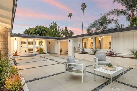 Photo of 3103 Shipway Avenue, Long Beach, CA 90808 (MLS # PW25258011)