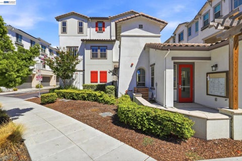 Photo of 332 Harcot Ter TER, Sunnyvale, CA 94085 (MLS # 41143387)