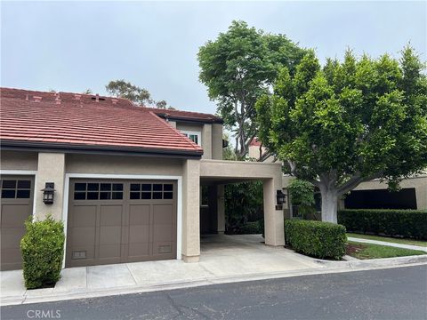 Photo of 81 Stanford Court #67, Irvine, CA 92612 (MLS # OC25143965)
