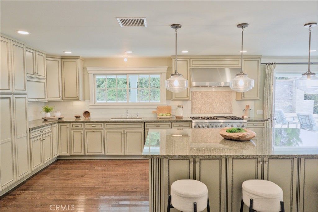 Photo of 17982 Whitford Lane Ln, Huntington Beach, CA 92649 (MLS # OC25220447)