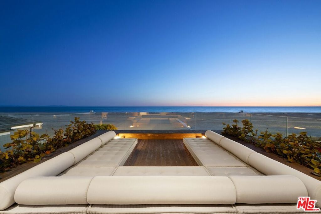 547 Palisades Beach Road