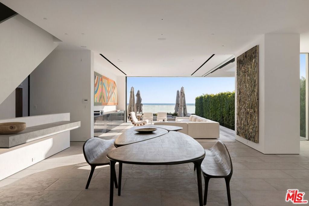 547 Palisades Beach Road