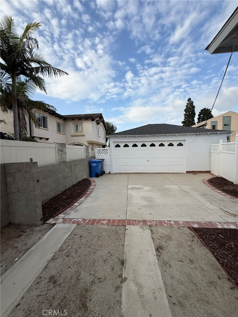 2419 Marshallfield Lane