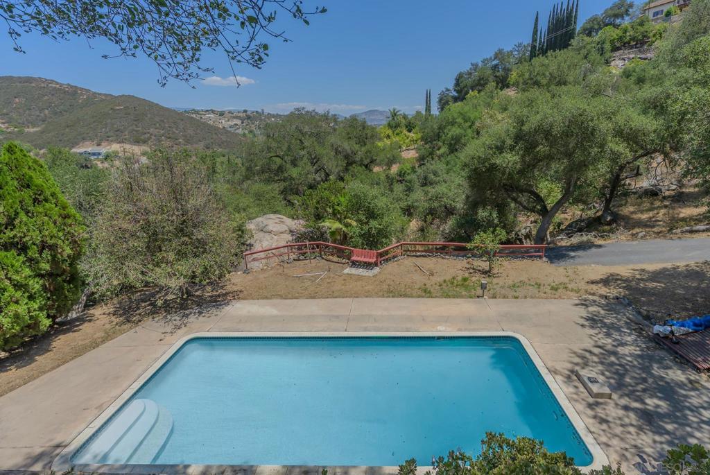 14949 Woods Valley