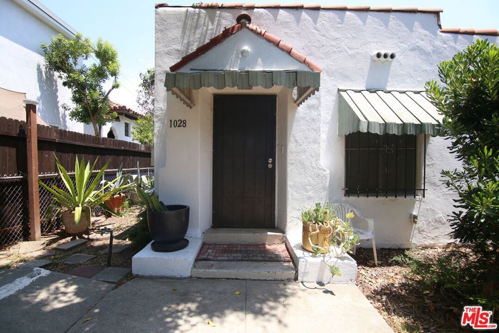 1028 N Hayworth Avenue