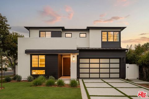 Photo of 1531 Glencoe Avenue, Venice, CA 90291 (MLS # 26848313)