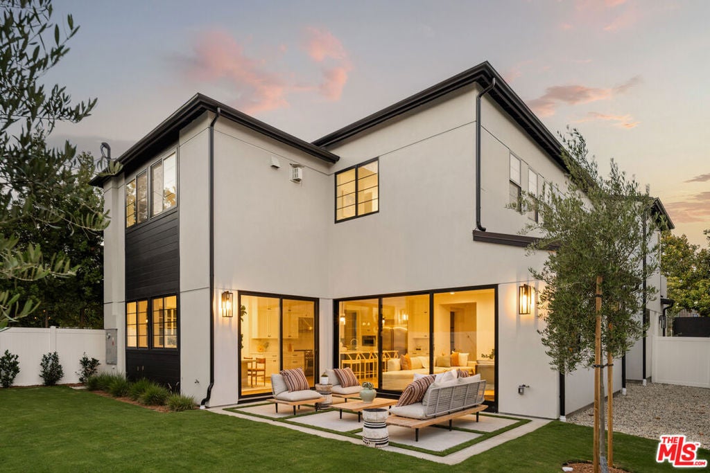 1531 Glencoe Avenue, Venice CA 90291