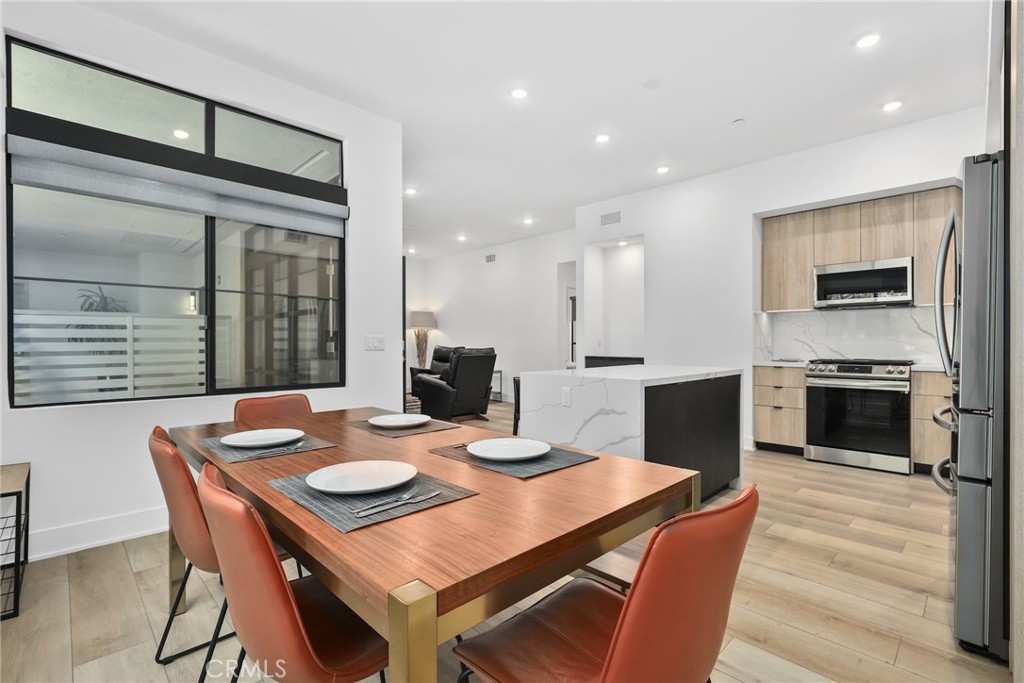 178 S Euclid Avenue 106