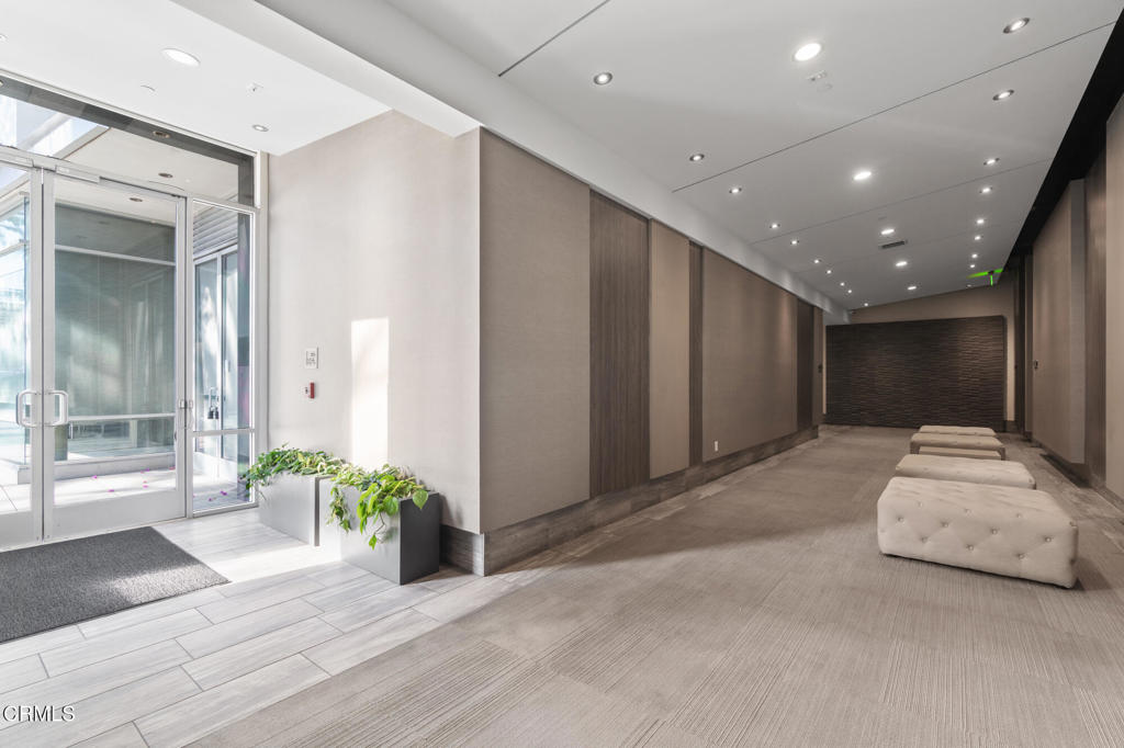 482 S Arroyo Parkway 405
