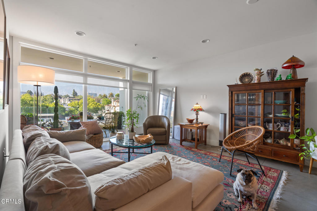 482 S Arroyo Parkway 405
