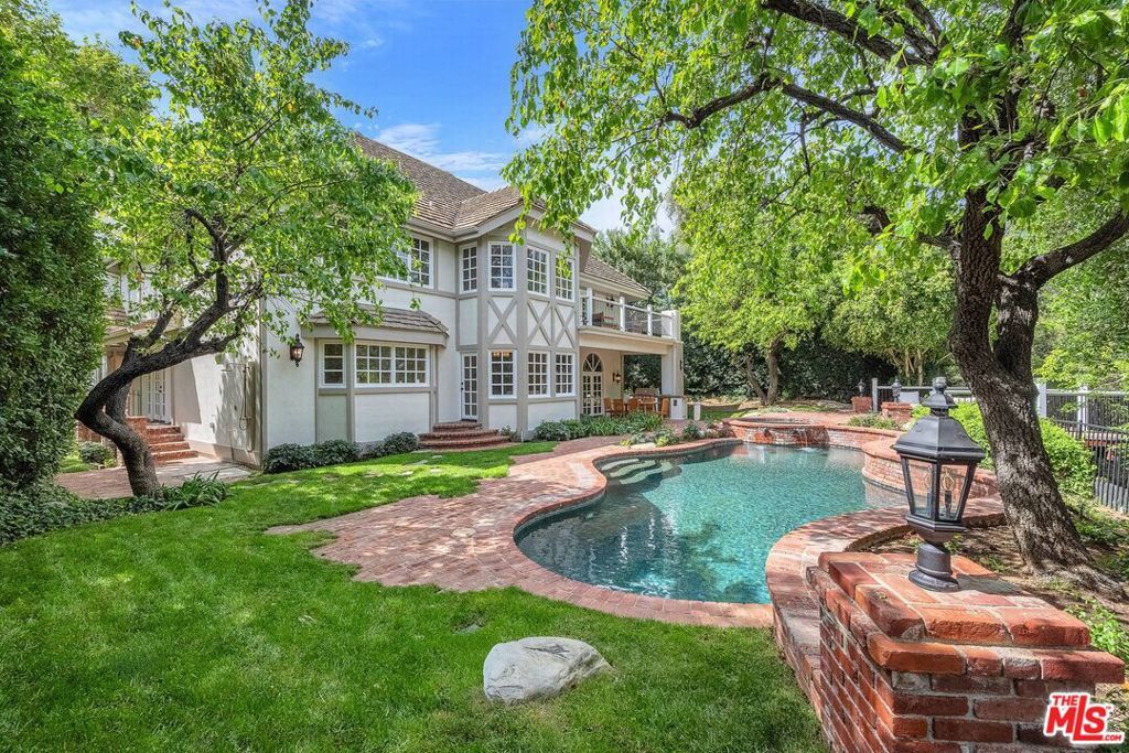 Photo of 3225 Iredell Lane, Studio City, CA 91604 (MLS # 26660685)