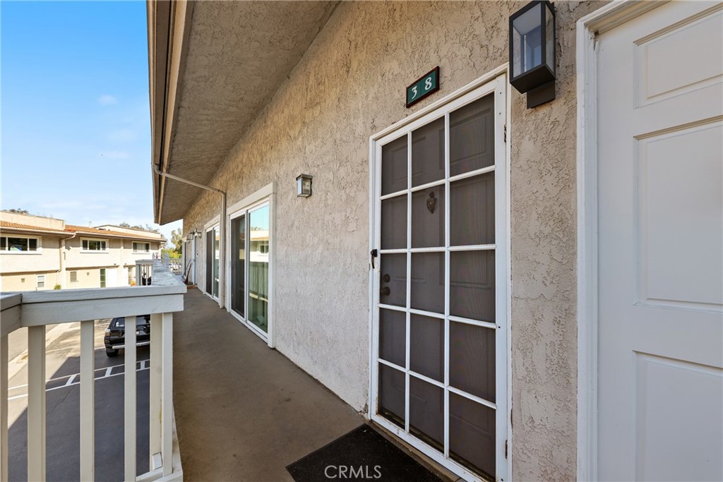 23821 Hillhurst