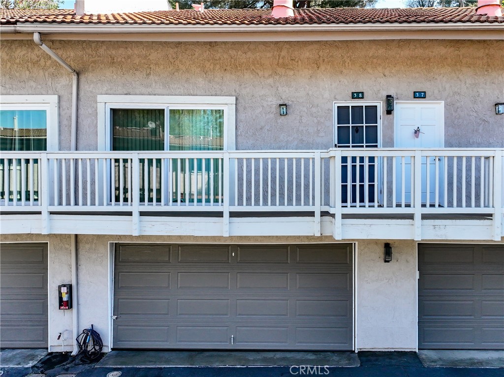 23821 Hillhurst