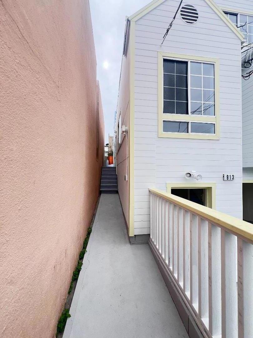 913 Hanover Street