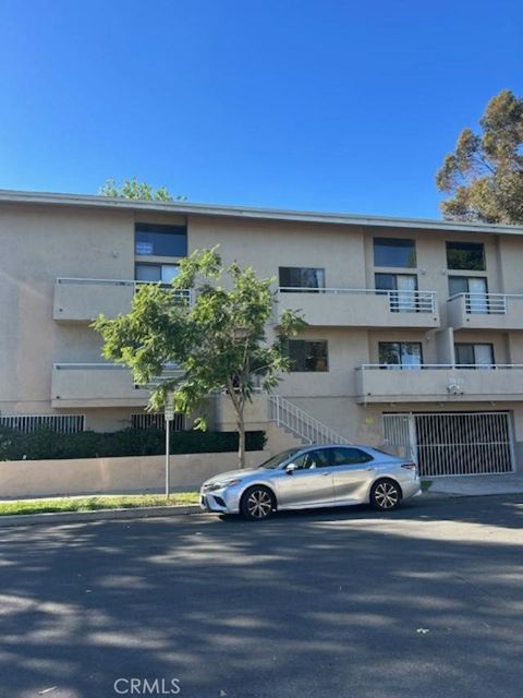 Photo of 5821 Sylmar Avenue #2, Van Nuys, CA 91401 (MLS # GD26005190)