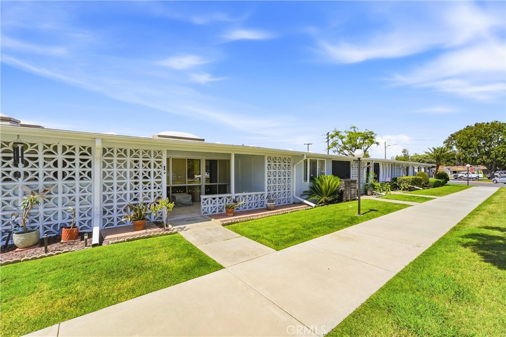 13140 Del Monte Drive 52J/M16