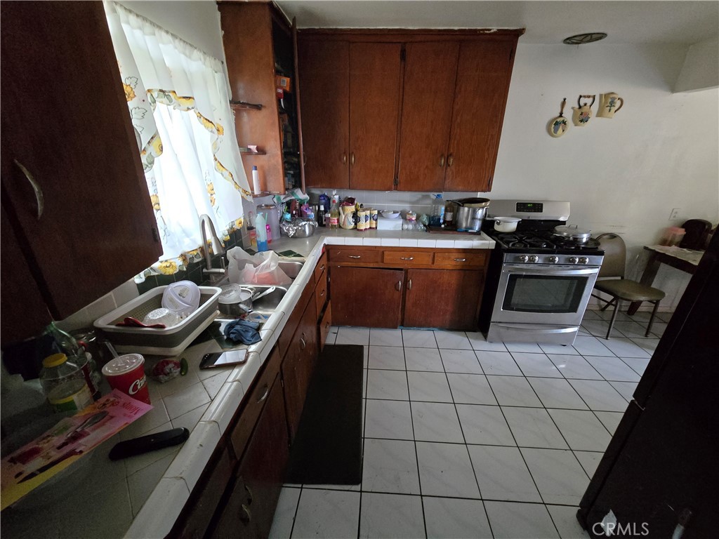 Properties 3 733 N East Street