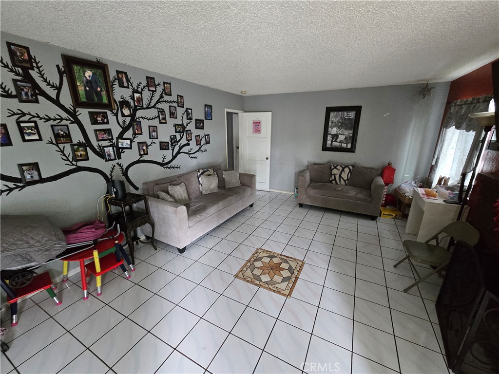 Properties 2 733 N East Street