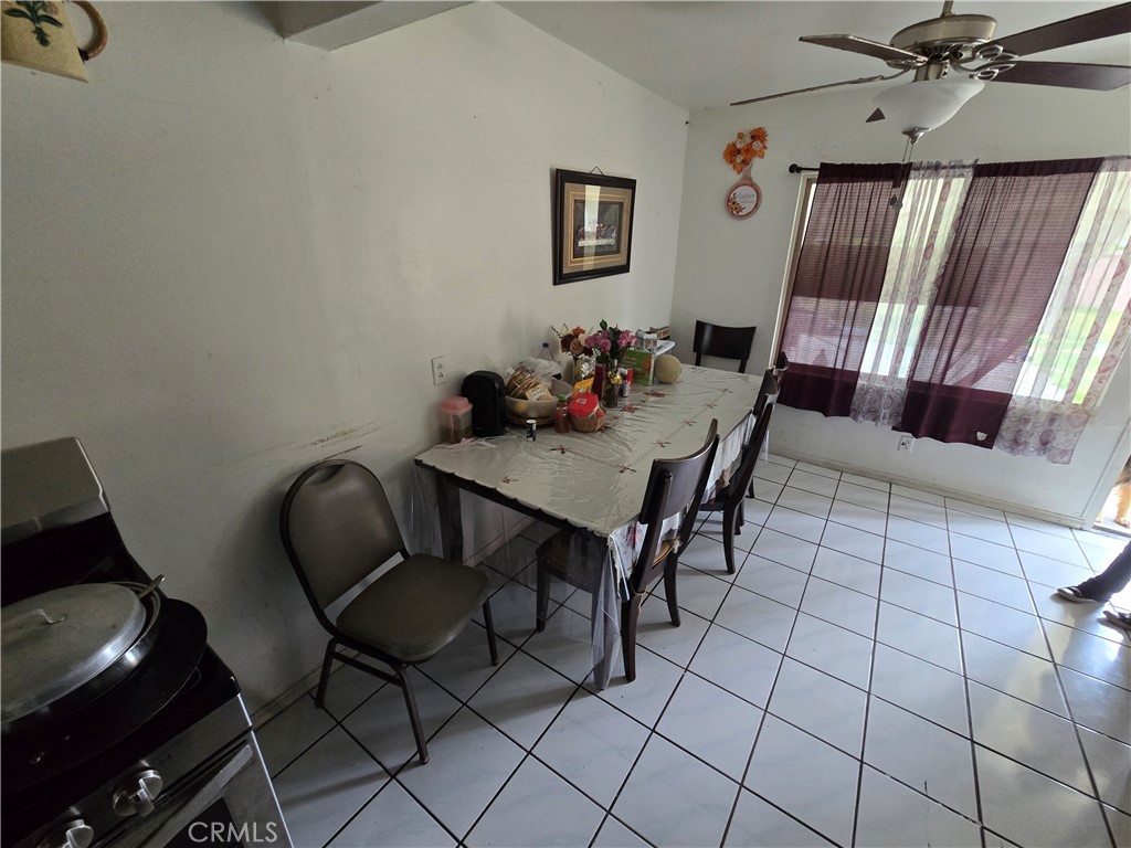 Properties 4 733 N East Street