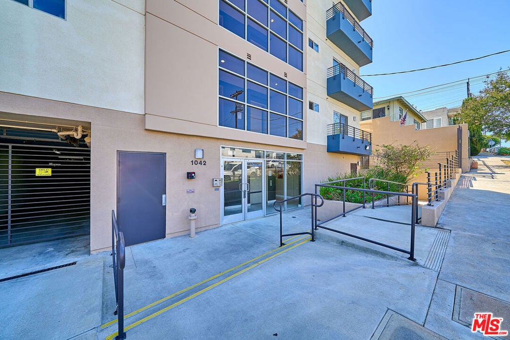 1042 S Kingsley Drive PH4, Los Angeles CA 90006