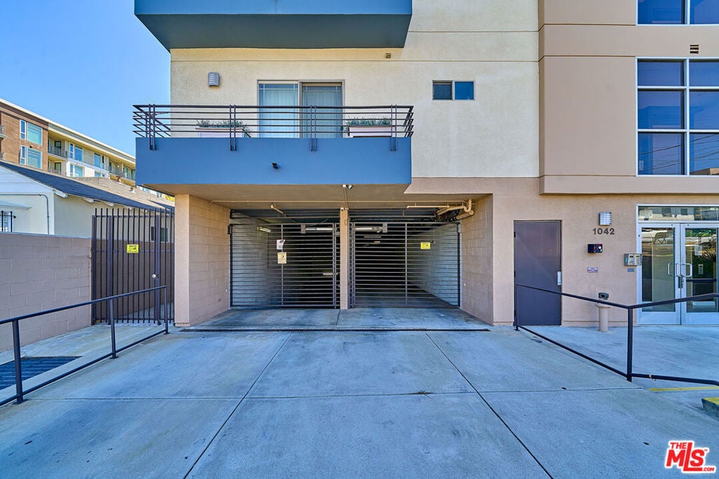 1042 S Kingsley Drive PH4