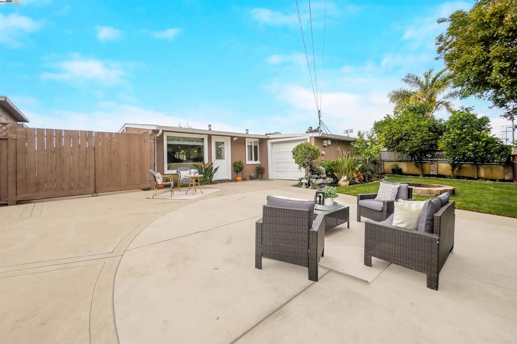Photo of 27923 Havana Ave Ave, Hayward, CA 94544 (MLS # 41115616)