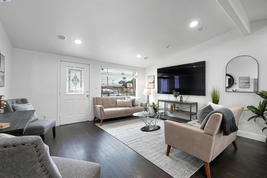 HAYWARD - Residential