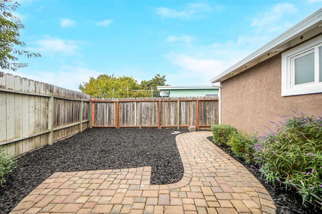 HAYWARD - Residential