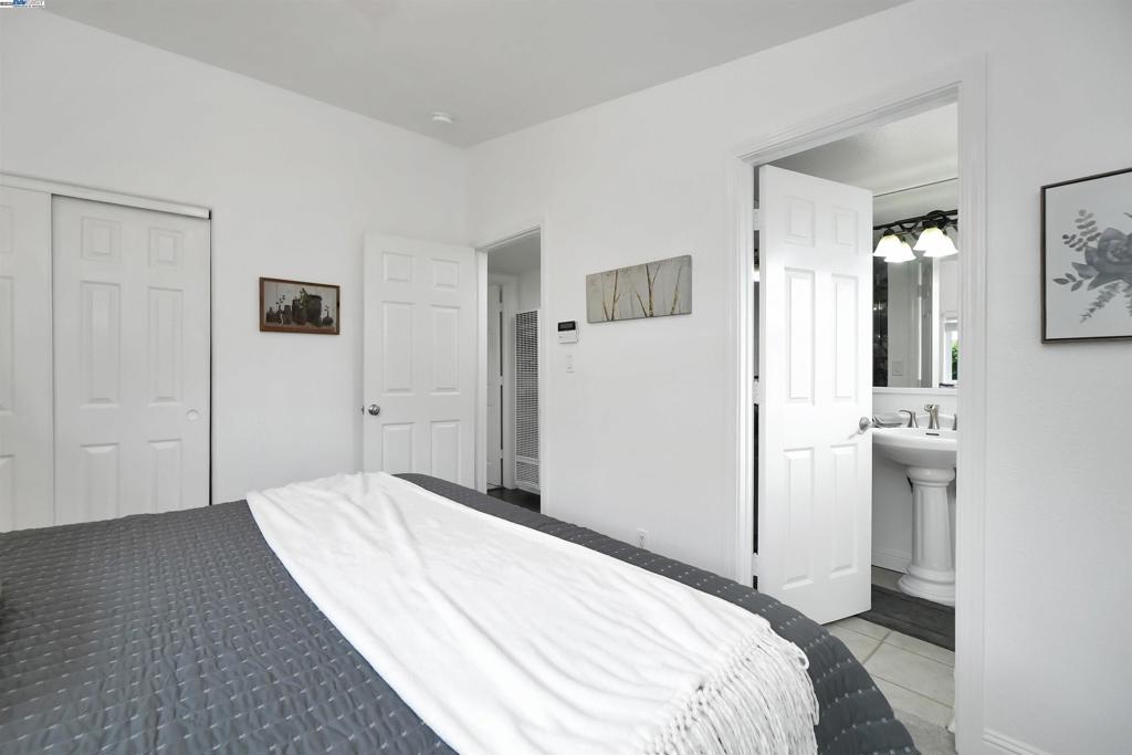 HAYWARD - Residential