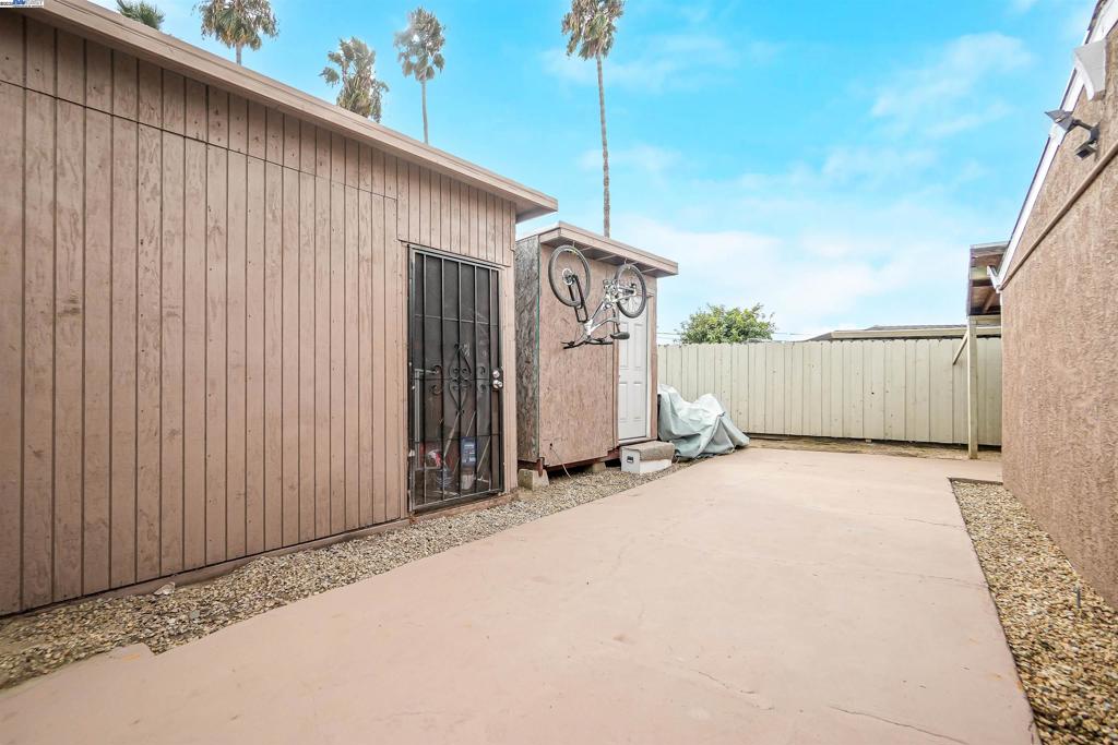 HAYWARD - Residential