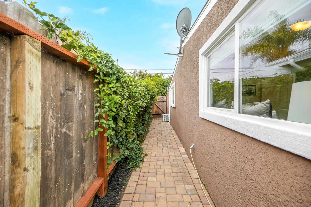 HAYWARD - Residential