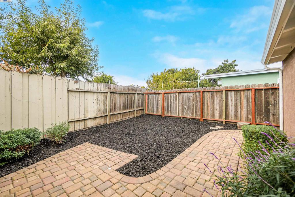 HAYWARD - Residential