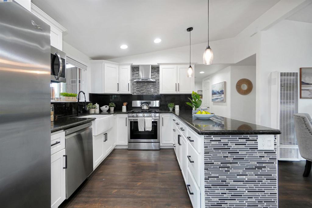 HAYWARD - Residential