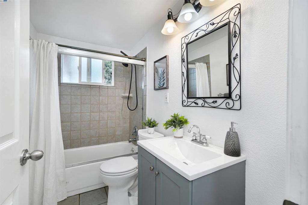 HAYWARD - Residential