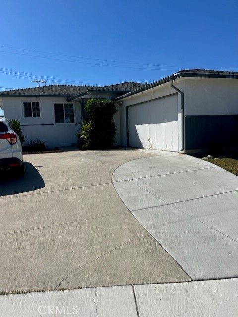 Note lot size. One of the larger lots and better areas in South Gardena. Close to everything. House is in move in condition. Hardwood floors. Has fruit trees in backyard. Back yard is idea to extend the house or add an ADU. House sits at the end of a cul-de-sac. This house has so much potential. Neighboring house are kept up very well.
