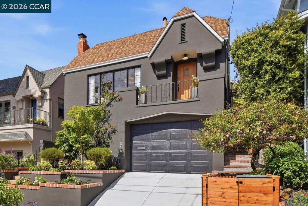1056 El Centro Ave