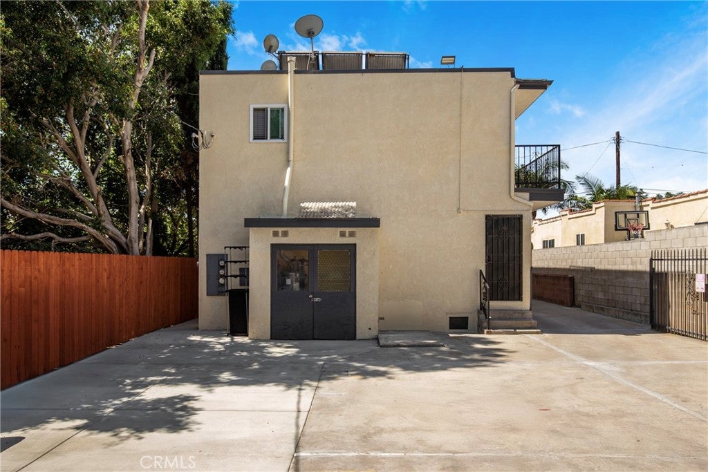 564 W Macarthur