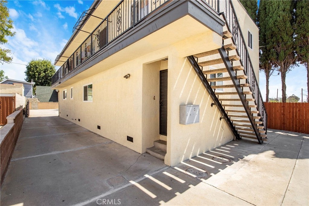 564 W Macarthur
