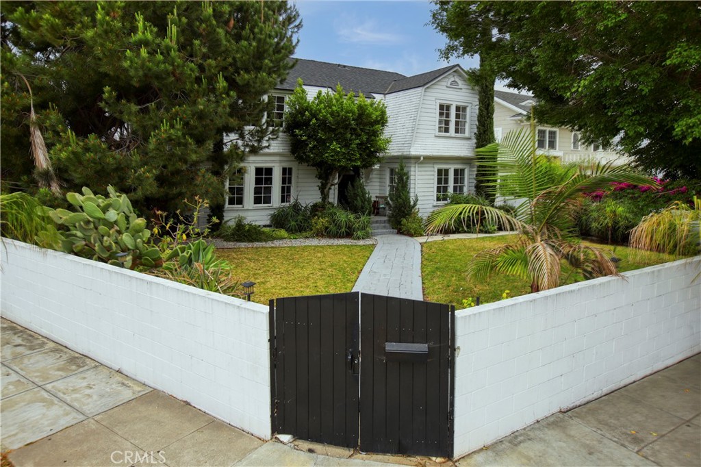 738 S Norton Avenue