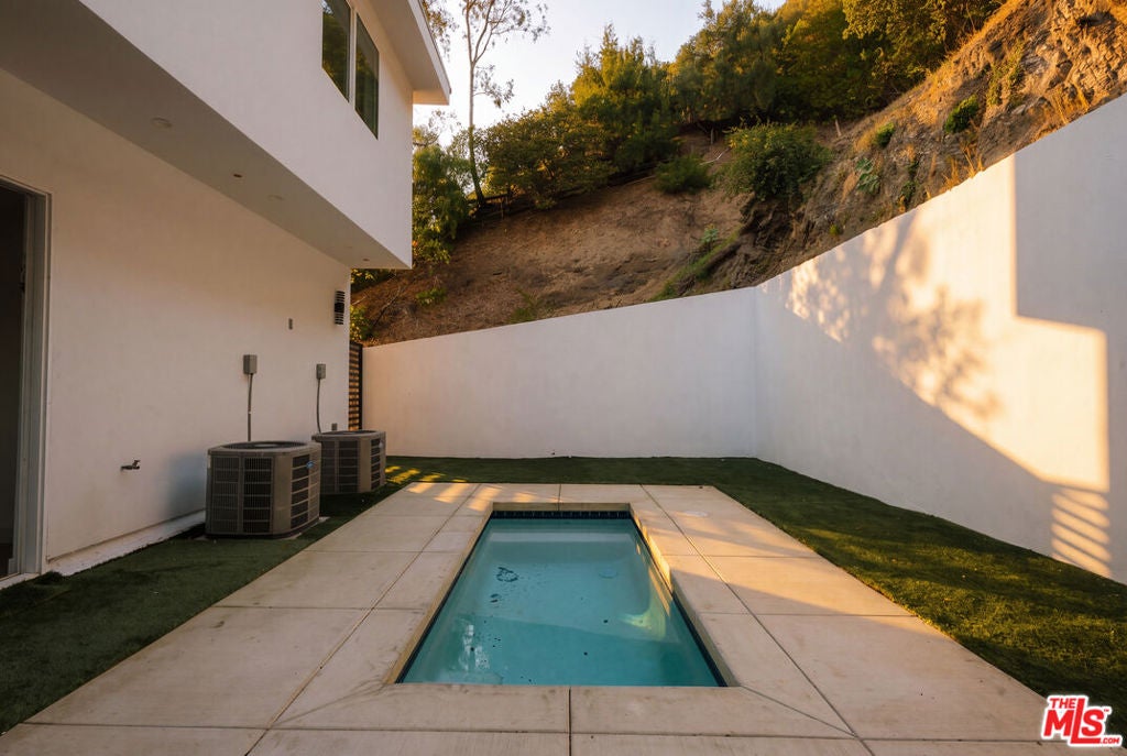 9810 Portola Drive