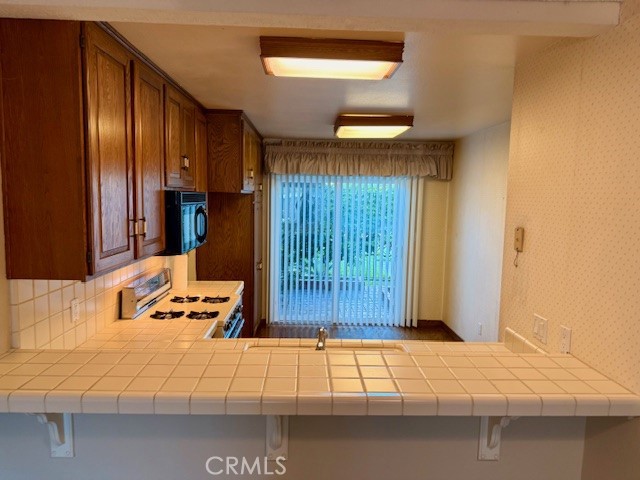 17708 17708 La Rosa Lane